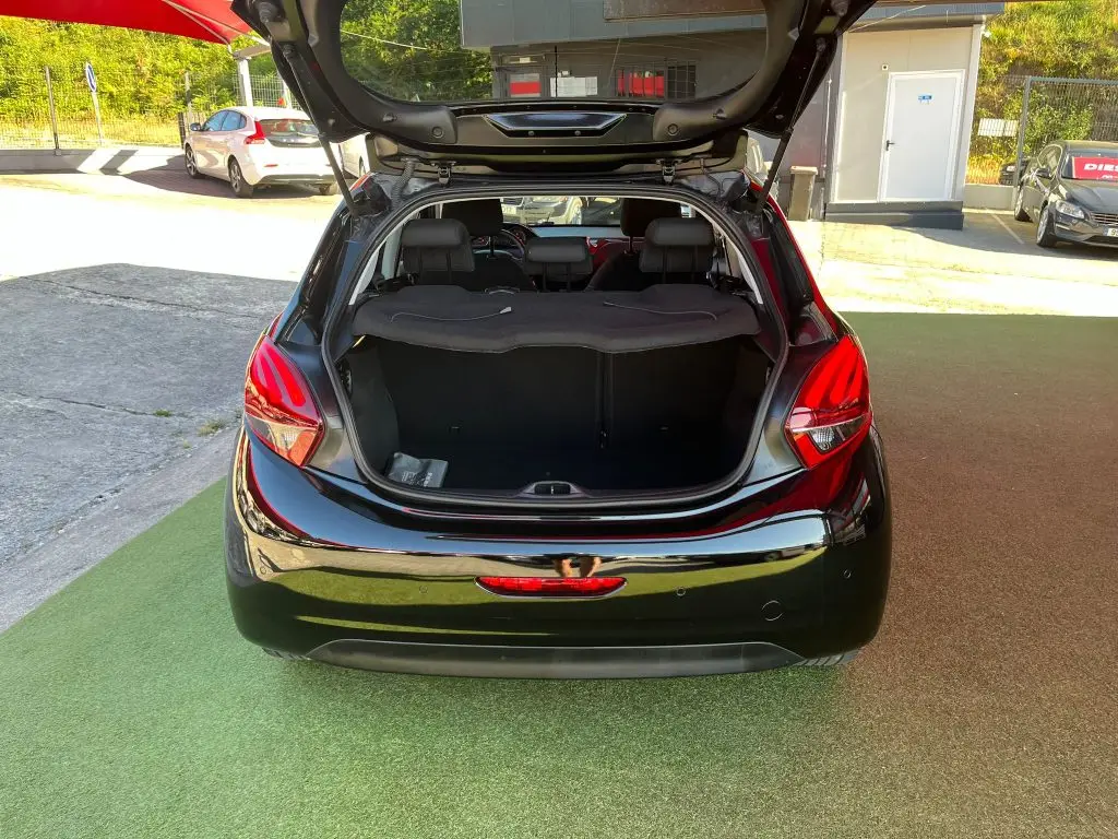 Peugeot 208 | 1.2 | Full Extras