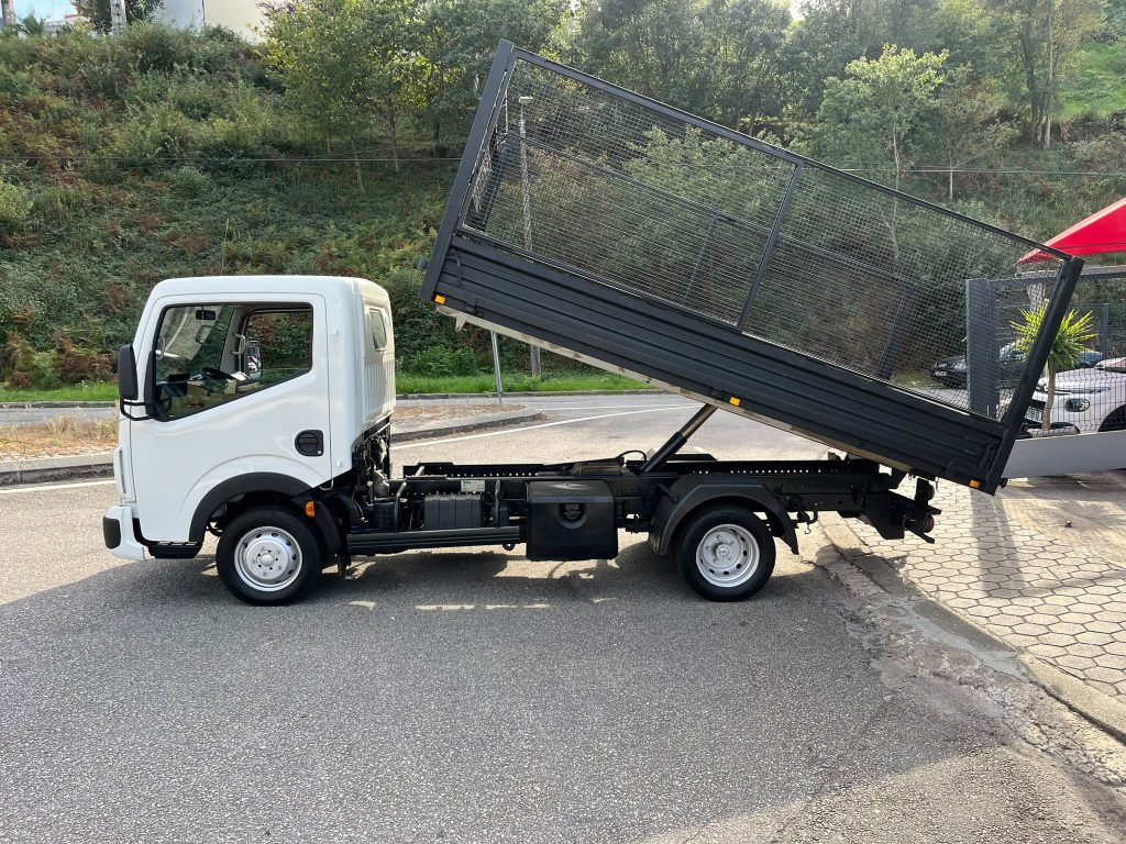 Renault Maxity | 2.5 Diesel | Cx. Aberta Basculante | 3 Lug.